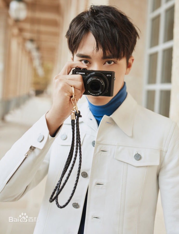 许魏洲(Timmy Xu、)时装L’OFFICIEL ICON BOOK壁纸壁纸