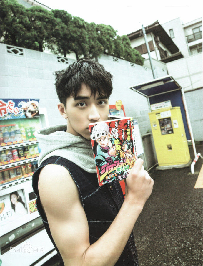 高清许魏洲(Timmy Xu、)在首张专辑《Light》中的图册