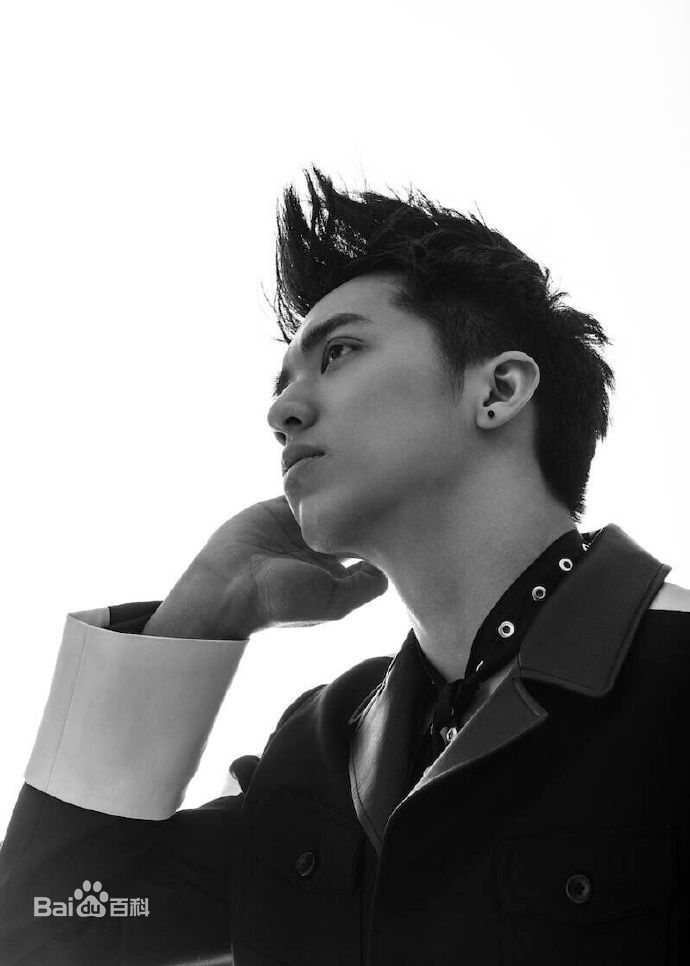 高清许魏洲(Timmy Xu、)在首张专辑《Light》中的图册