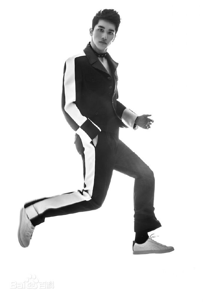 高清许魏洲(Timmy Xu、)在首张专辑《Light》中的图册