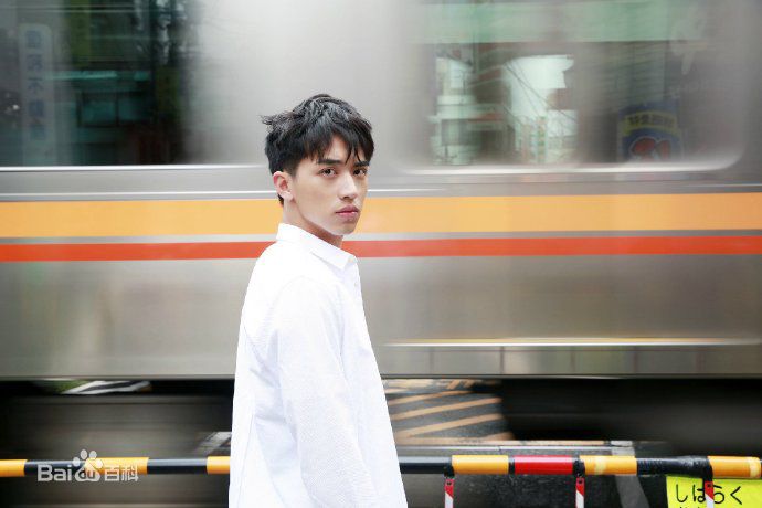 高清许魏洲(Timmy Xu、)在首张专辑《Light》中的图册