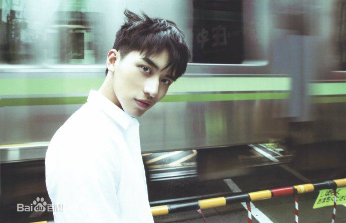 高清许魏洲(Timmy Xu、)在首张专辑《Light》中的图册