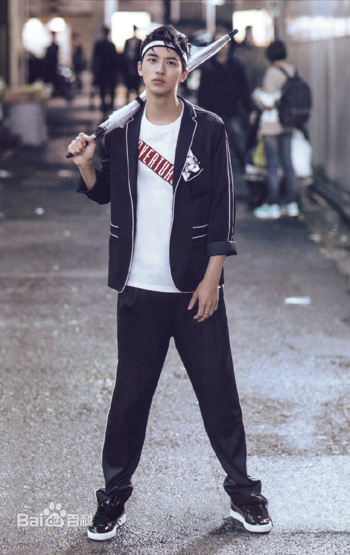 高清许魏洲(Timmy Xu、)在首张专辑《Light》中的图册