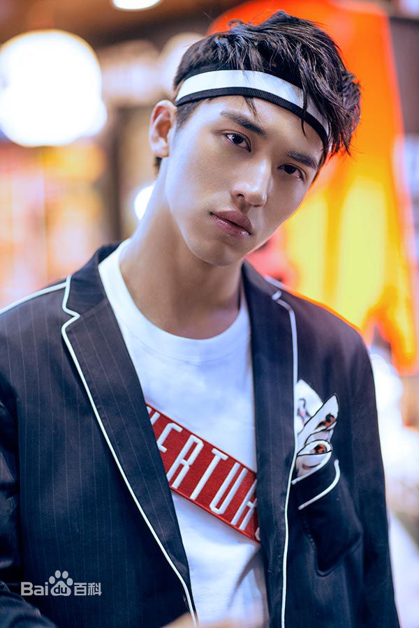 高清许魏洲(Timmy Xu、)在首张专辑《Light》中的图册