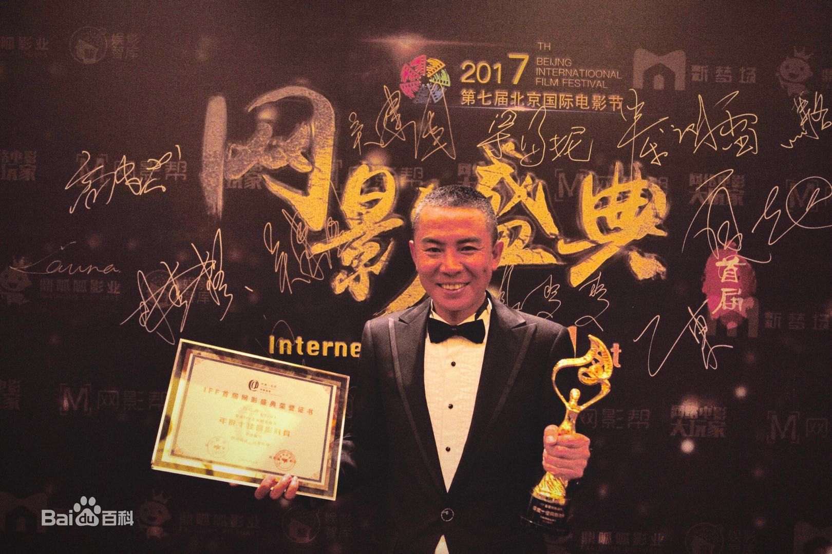 高清白红标性感图片