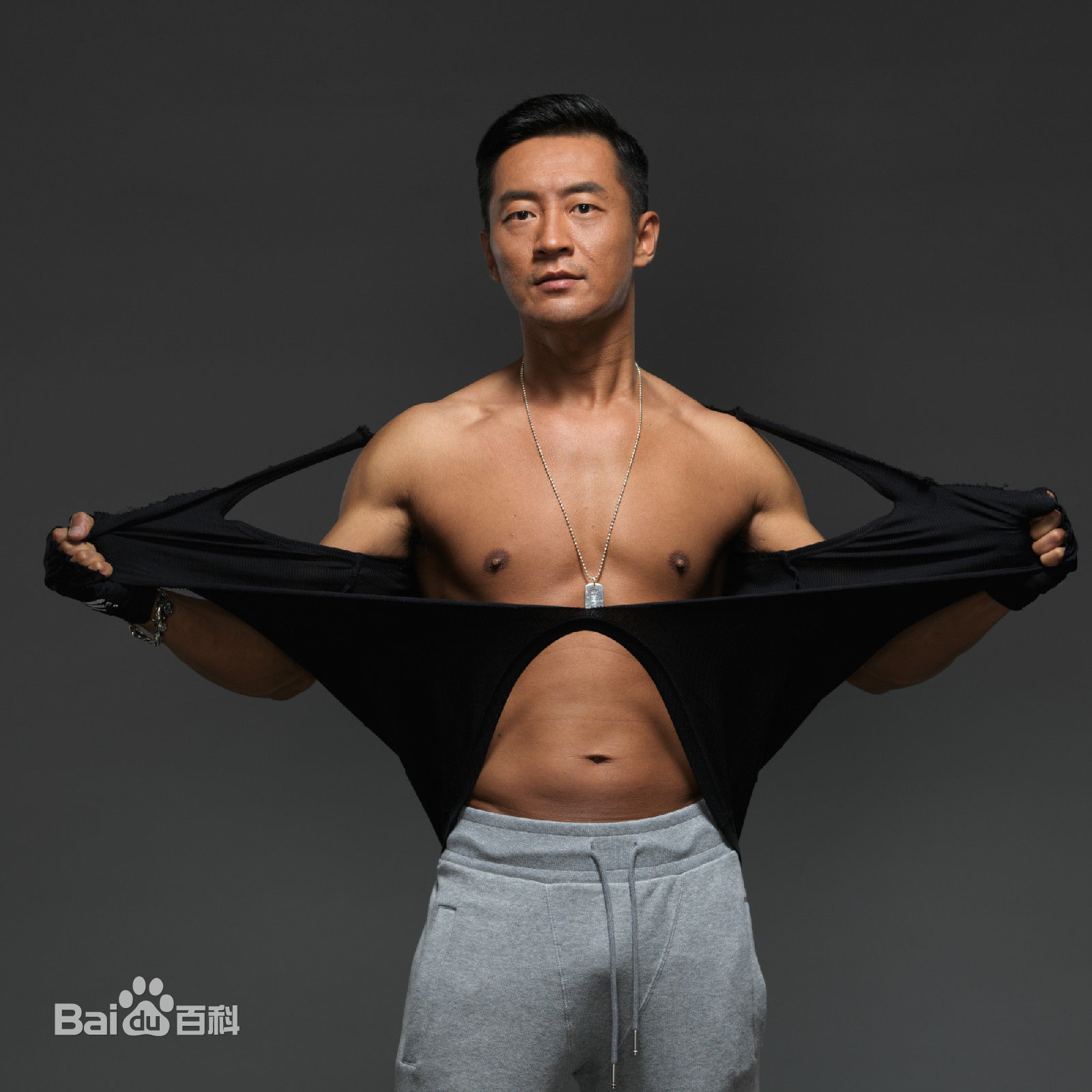 霍亚明最新2015《Superman》最新壁纸