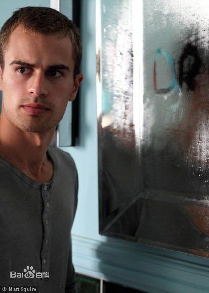 最新提奥·詹姆斯(Theo James)精彩图册