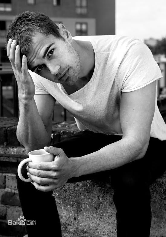 最新提奥·詹姆斯(Theo James)精彩图册