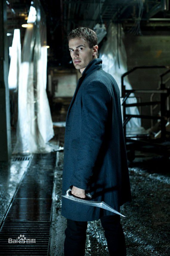 最新提奥·詹姆斯(Theo James)精彩图册