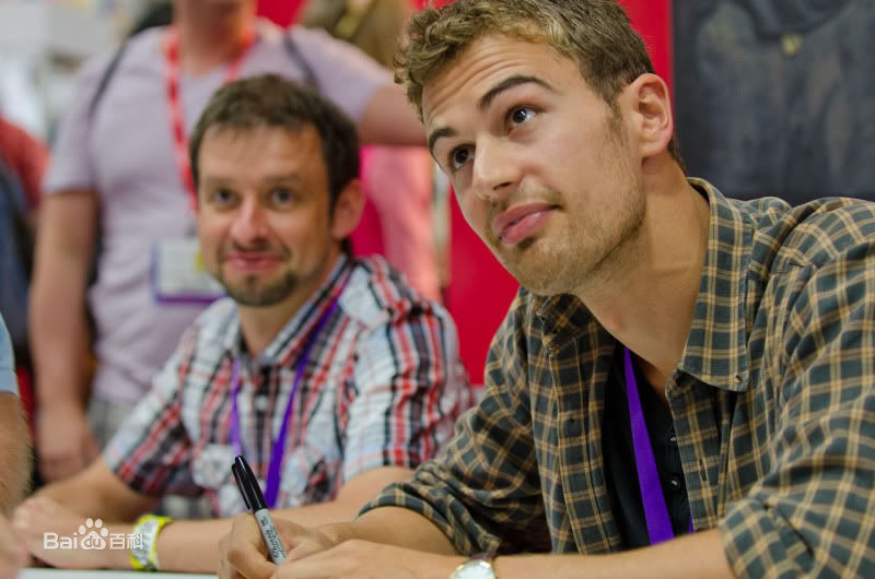 最新提奥·詹姆斯(Theo James)精彩图册