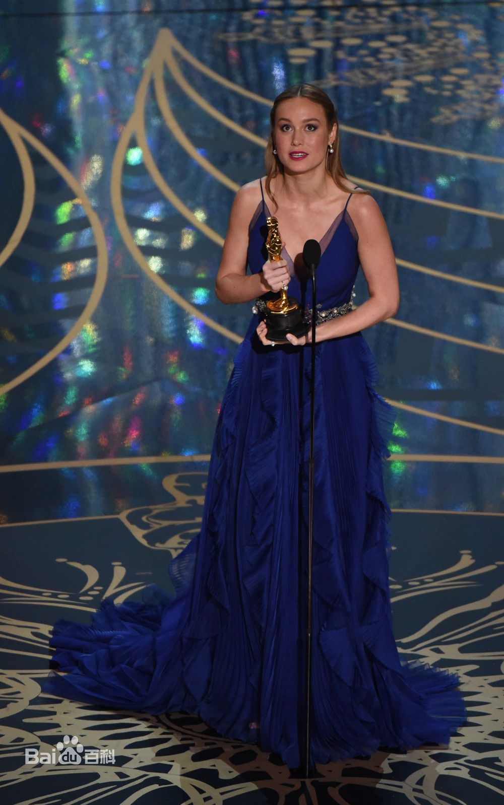 布丽·拉尔森(Brie Larson)颁奖前后照片