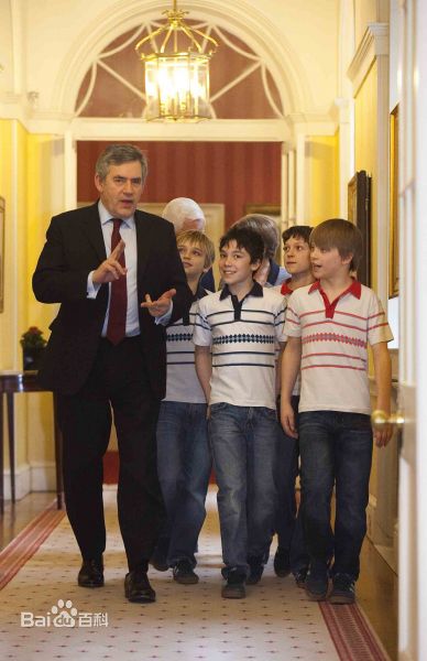 汤姆·赫兰德(Tom Holland、Thomas Stanley Holland)与英国首相戈登·布朗图片图册