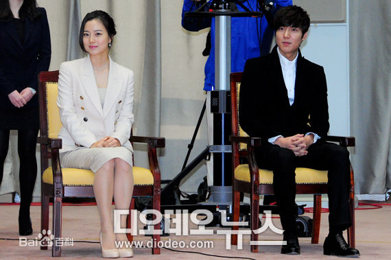 文彩元(Moon Chae Won)社会活动性感图片图集