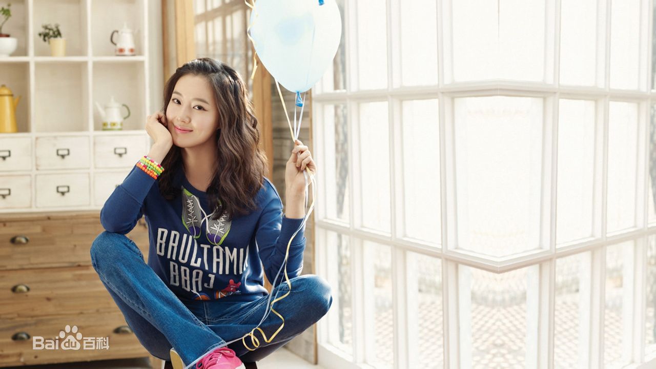 最新文彩元(Moon Chae Won)壁纸