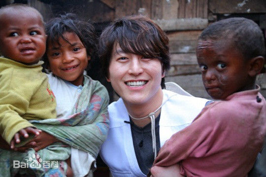 柳秀荣(Ryu Su Young、リュ スヨン)公益活动图图片图集