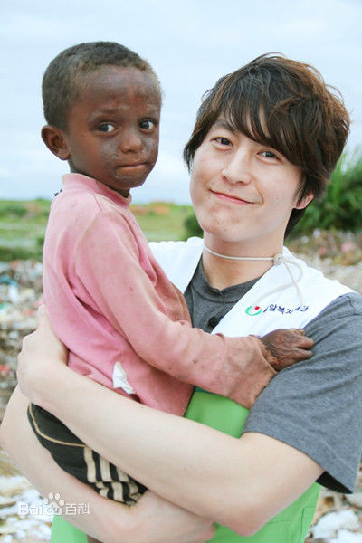 柳秀荣(Ryu Su Young、リュ スヨン)公益活动图图片图集