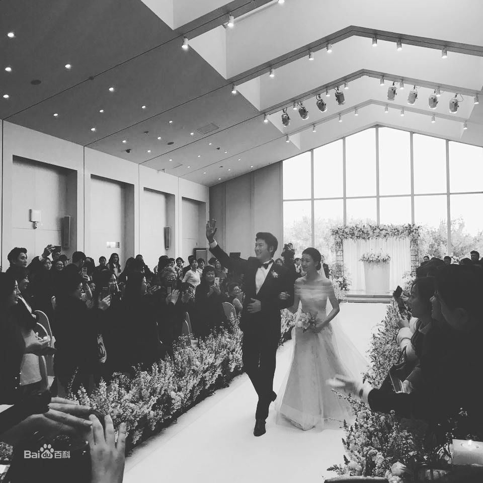 柳秀荣(Ryu Su Young、リュ スヨン)朴河宣婚礼性感图片图集