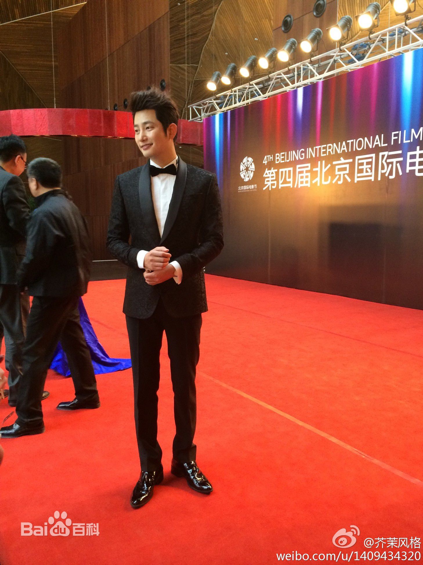 高清朴施厚(,Park Si Hoo)在《香气》宣传图册中的图集