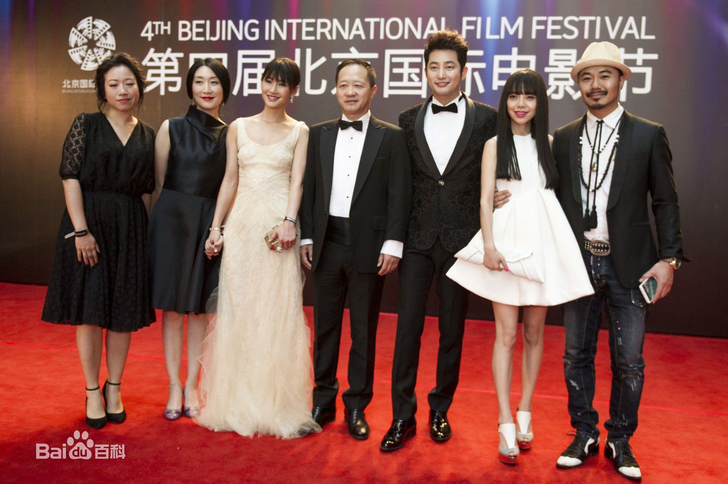 高清朴施厚(,Park Si Hoo)在《香气》宣传图册中的图集