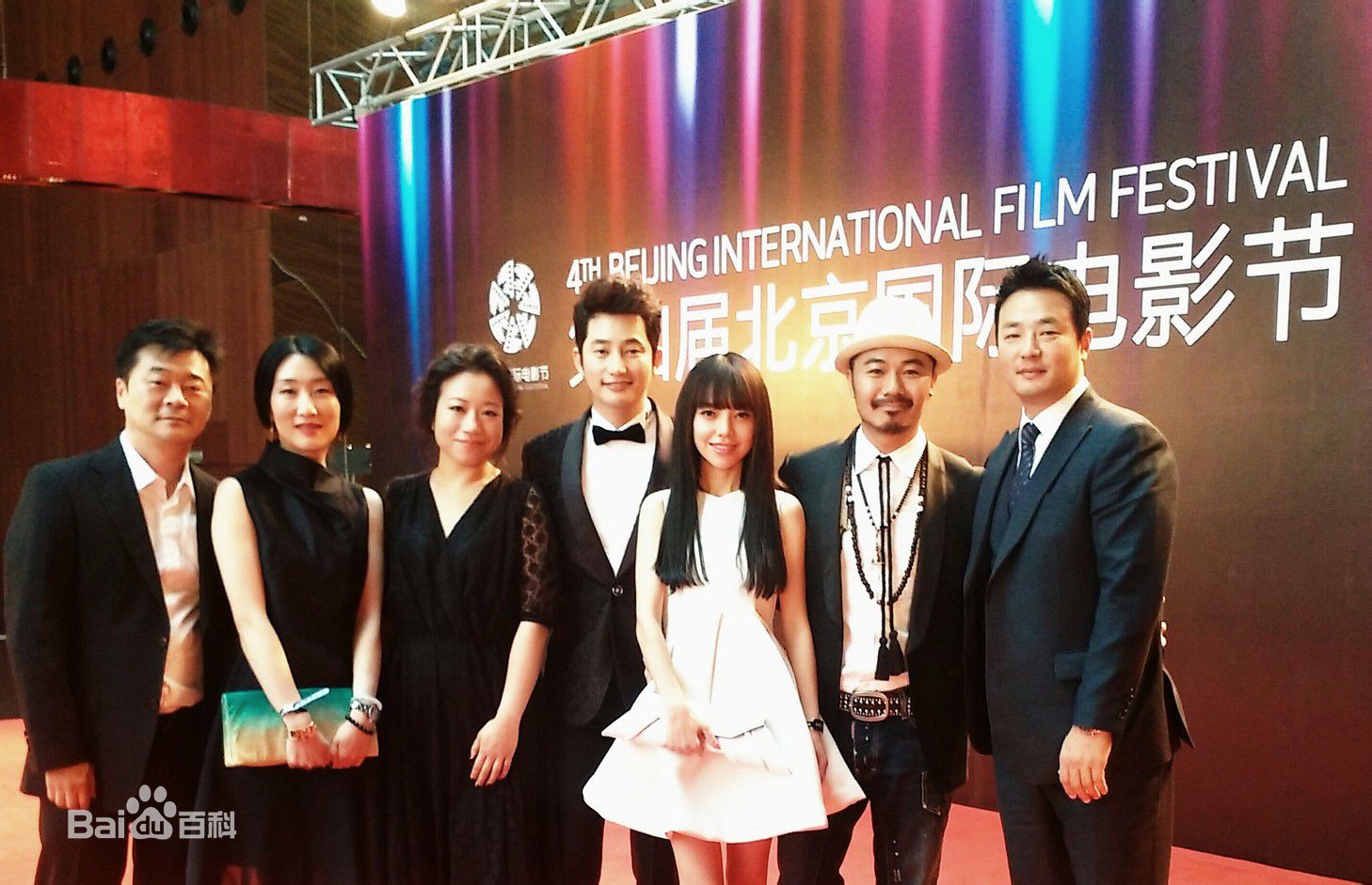 高清朴施厚(,Park Si Hoo)在《香气》宣传图册中的图集