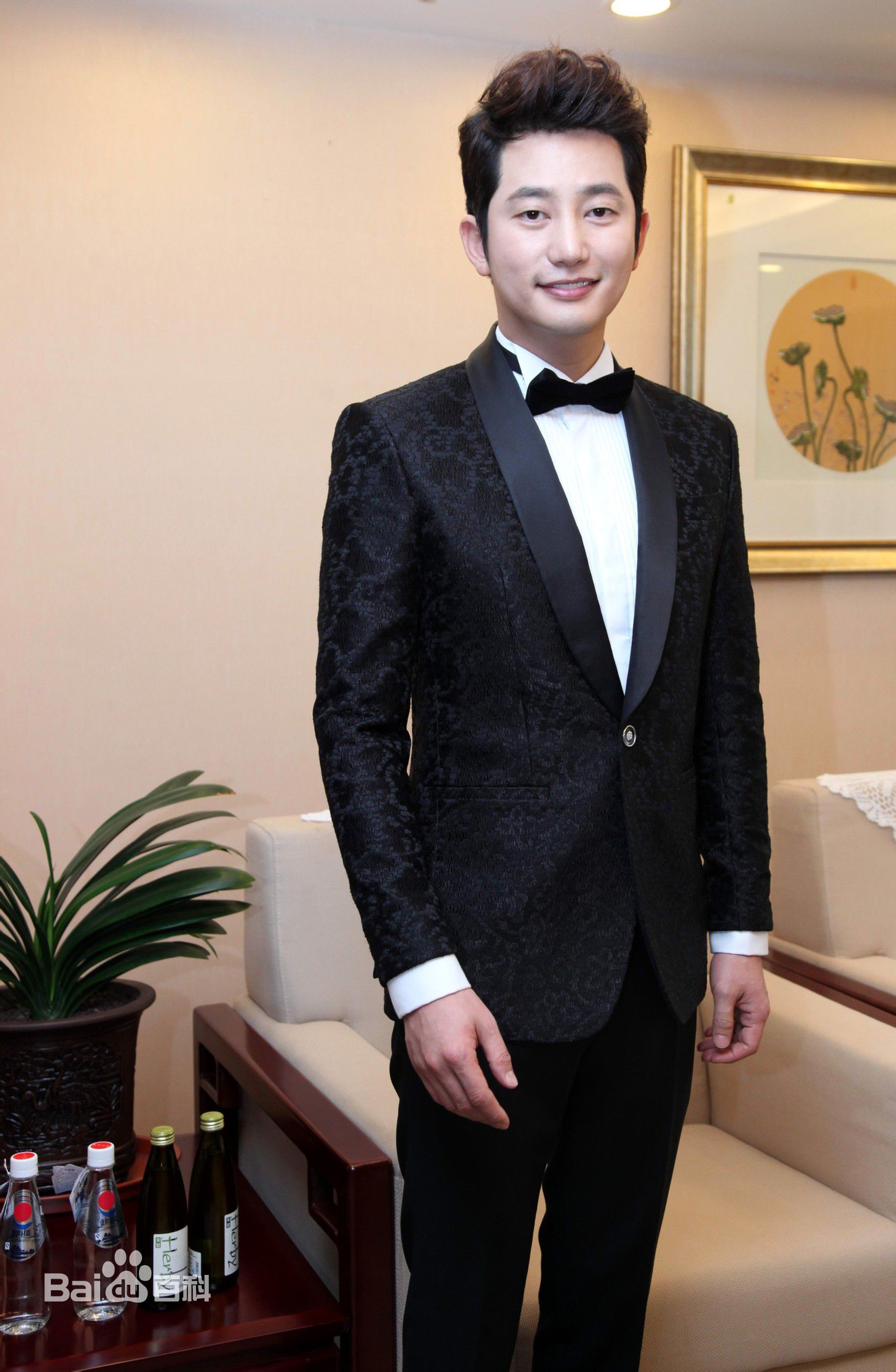 高清朴施厚(,Park Si Hoo)在《香气》宣传图册中的图集