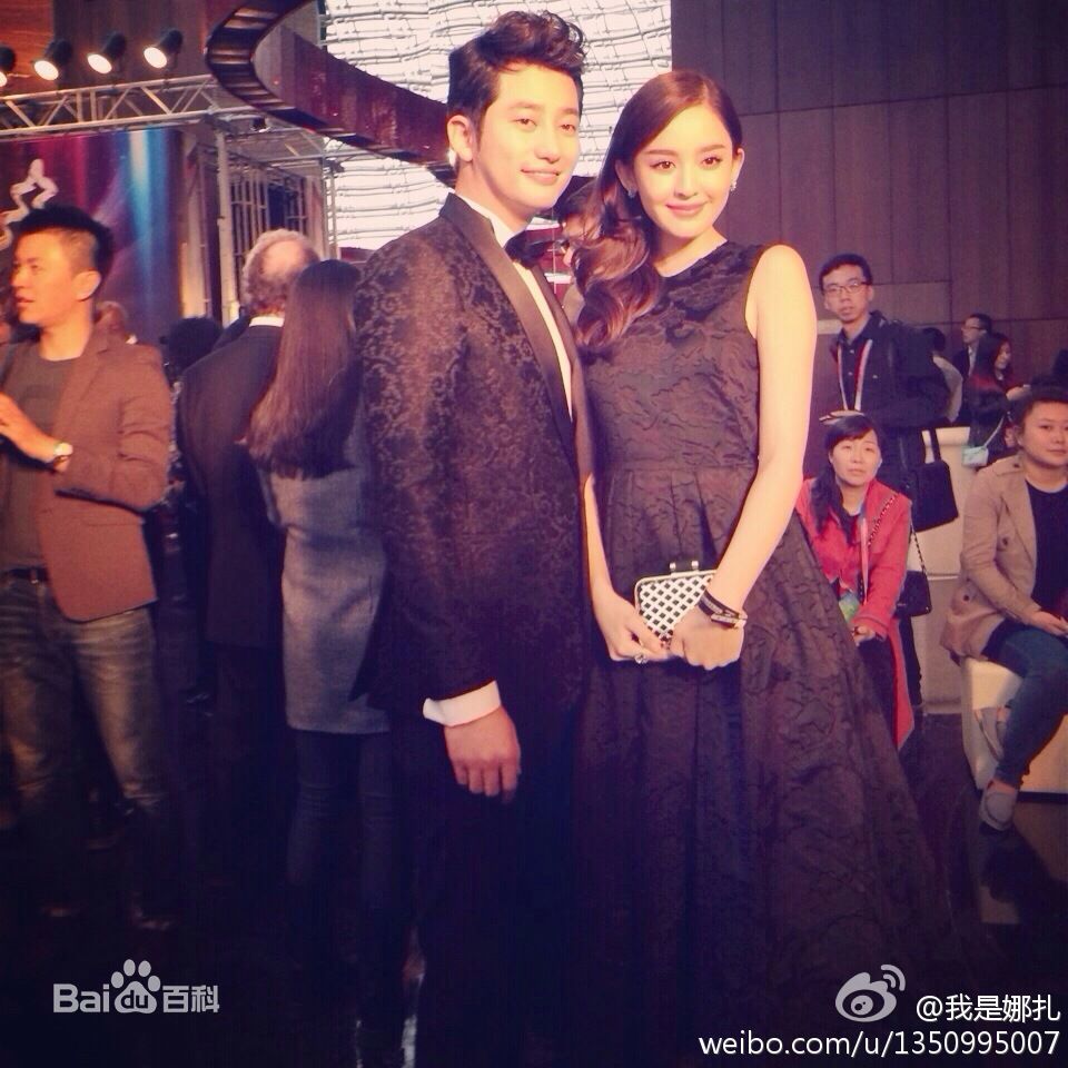 高清朴施厚(,Park Si Hoo)在《香气》宣传图册中的图集