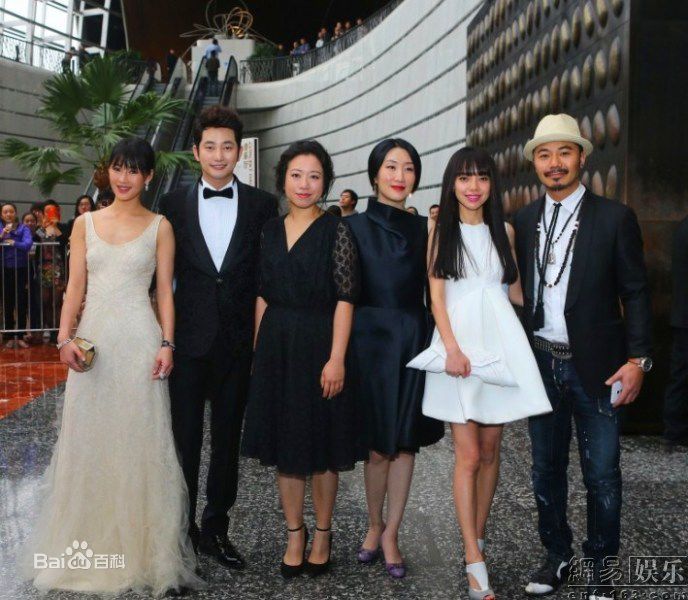 高清朴施厚(,Park Si Hoo)在《香气》宣传图册中的图集