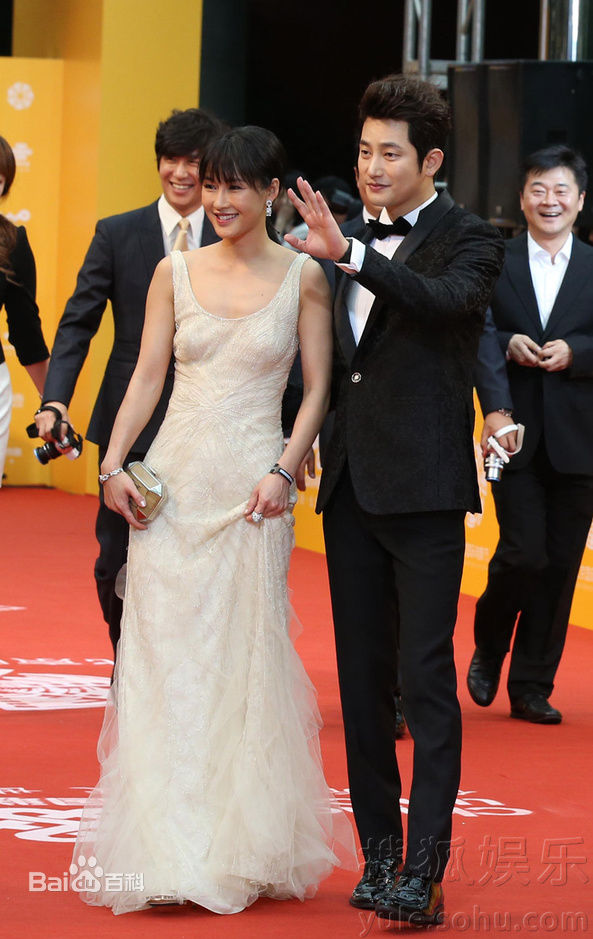 高清朴施厚(,Park Si Hoo)在《香气》宣传图册中的图集