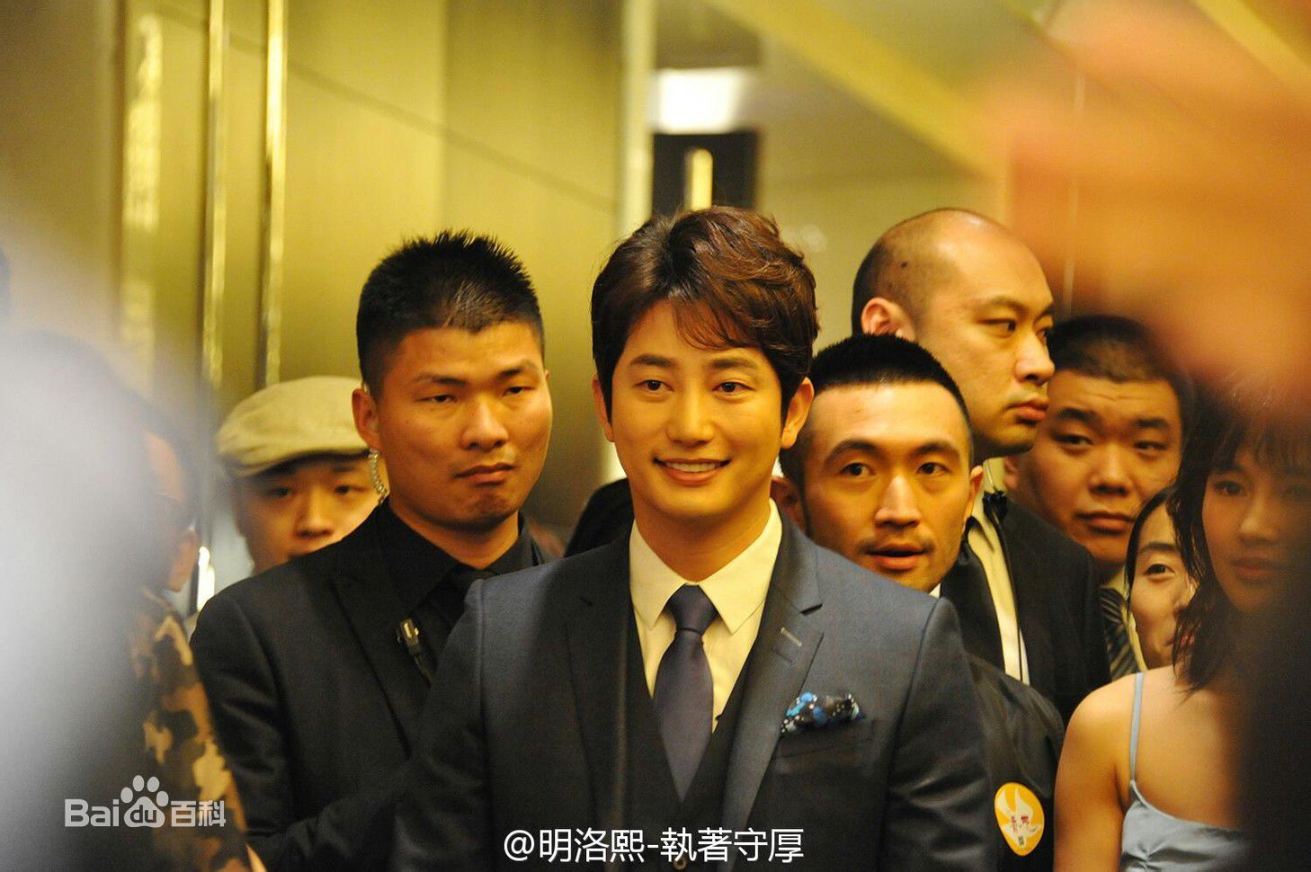 高清朴施厚(,Park Si Hoo)在《香气》宣传图册中的图集