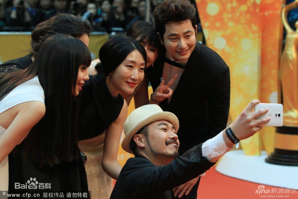 高清朴施厚(,Park Si Hoo)在《香气》宣传图册中的图集