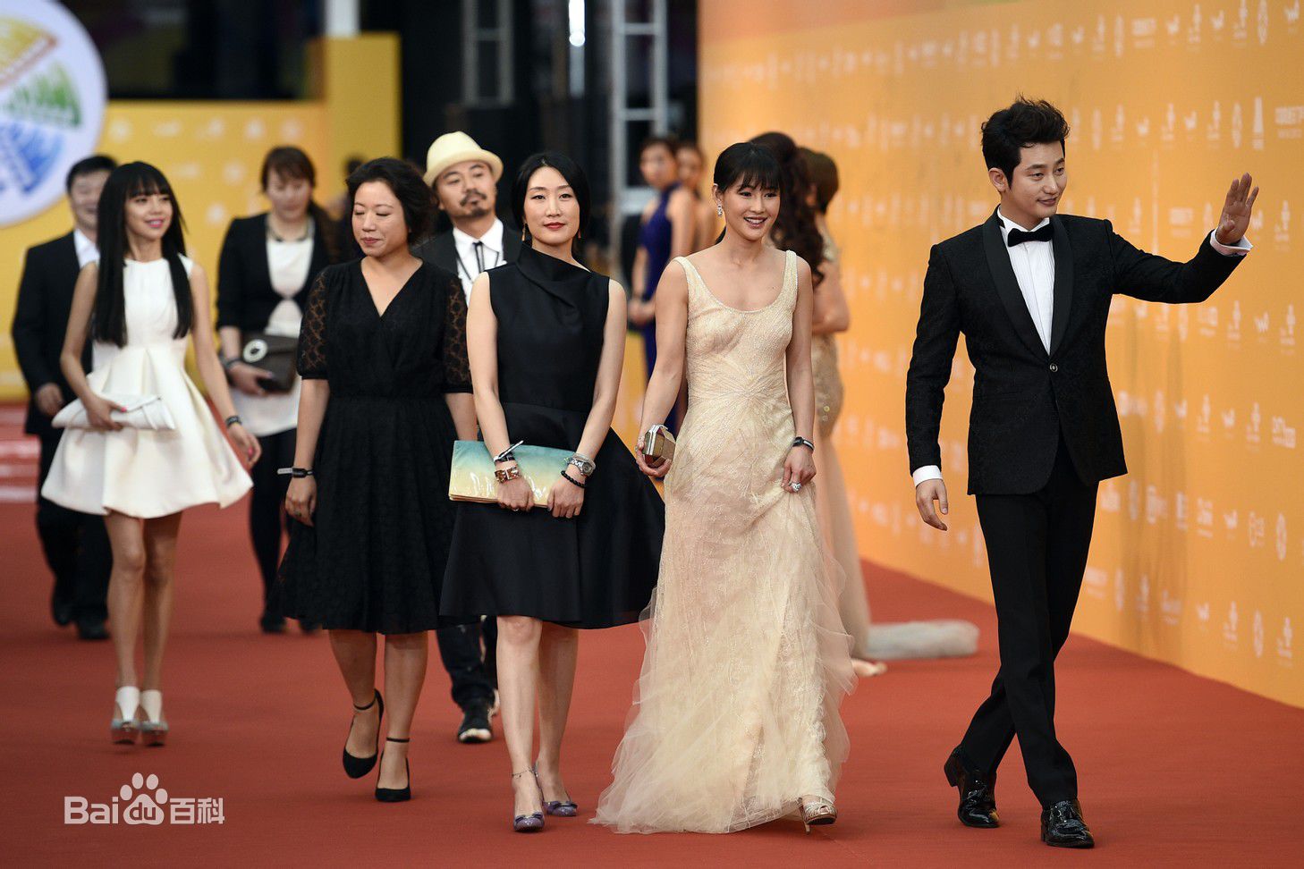 高清朴施厚(,Park Si Hoo)在《香气》宣传图册中的图集