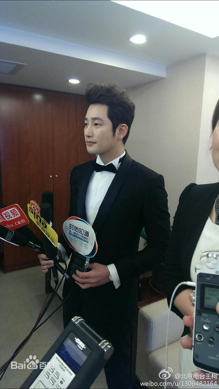 高清朴施厚(,Park Si Hoo)在《香气》宣传图册中的图集