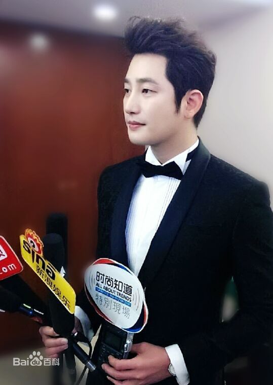 高清朴施厚(,Park Si Hoo)在《香气》宣传图册中的图集