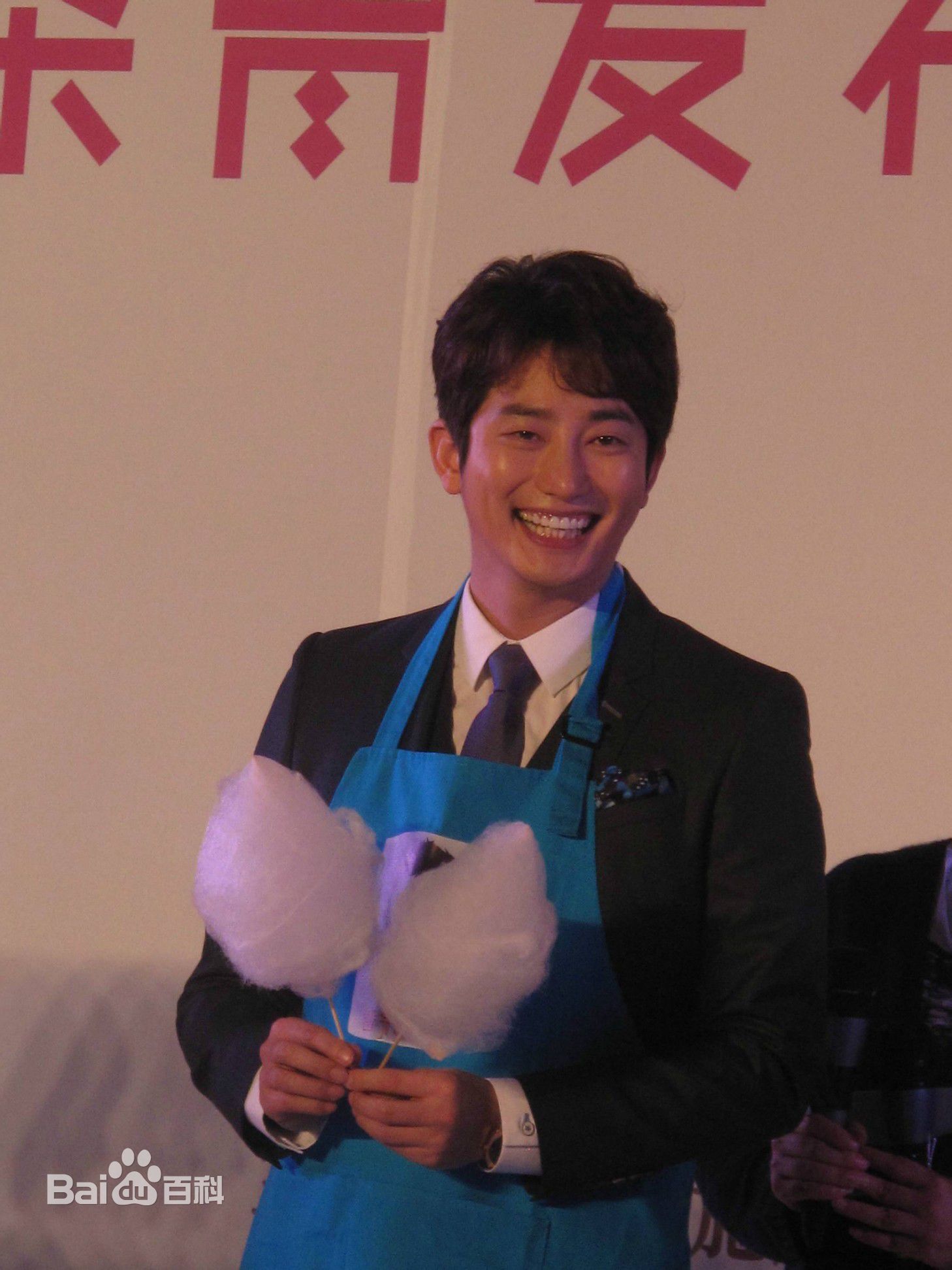 高清朴施厚(,Park Si Hoo)在《香气》宣传图册中的图集