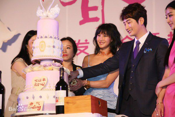 高清朴施厚(,Park Si Hoo)在《香气》宣传图册中的图集