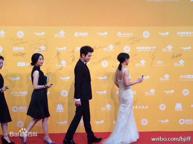 高清朴施厚(,Park Si Hoo)在《香气》宣传图册中的图集