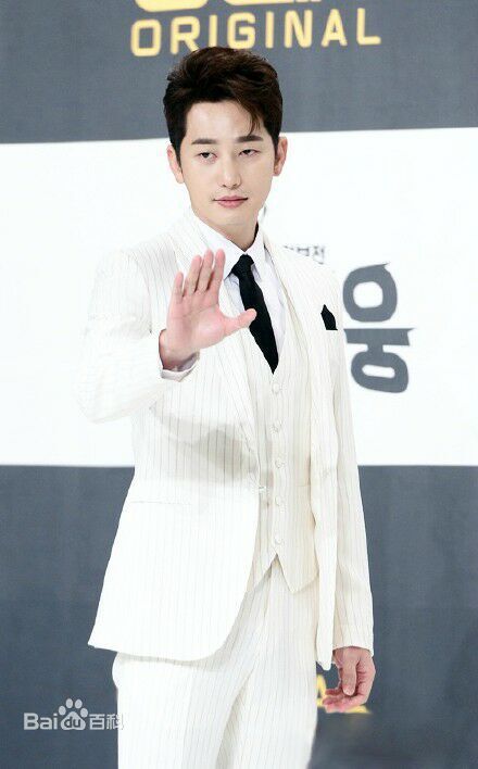 朴施厚(,Park Si Hoo)在《邻家英雄》发布会中的