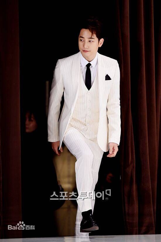 朴施厚(,Park Si Hoo)在《邻家英雄》发布会中的