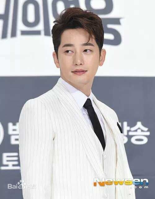 朴施厚(,Park Si Hoo)在《邻家英雄》发布会中的