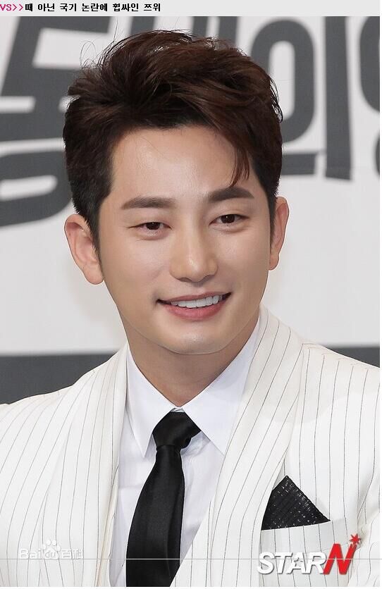 朴施厚(,Park Si Hoo)在《邻家英雄》发布会中的