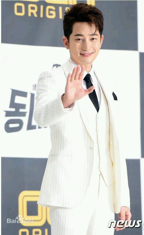 朴施厚(,Park Si Hoo)在《邻家英雄》发布会中的