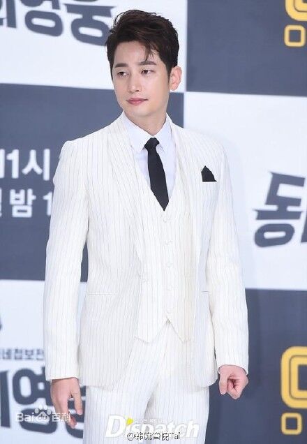 朴施厚(,Park Si Hoo)在《邻家英雄》发布会中的