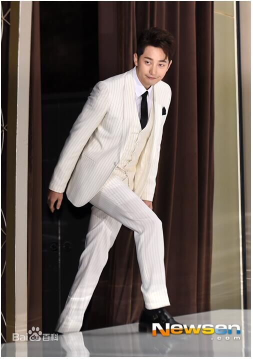 朴施厚(,Park Si Hoo)在《邻家英雄》发布会中的