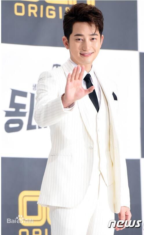 朴施厚(,Park Si Hoo)在《邻家英雄》发布会中的