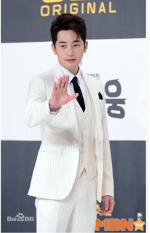 朴施厚(,Park Si Hoo)在《邻家英雄》发布会中的