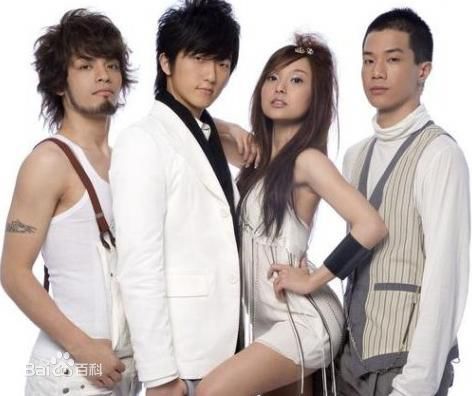 薛仕凌大嘴巴组合里的性感图片壁纸