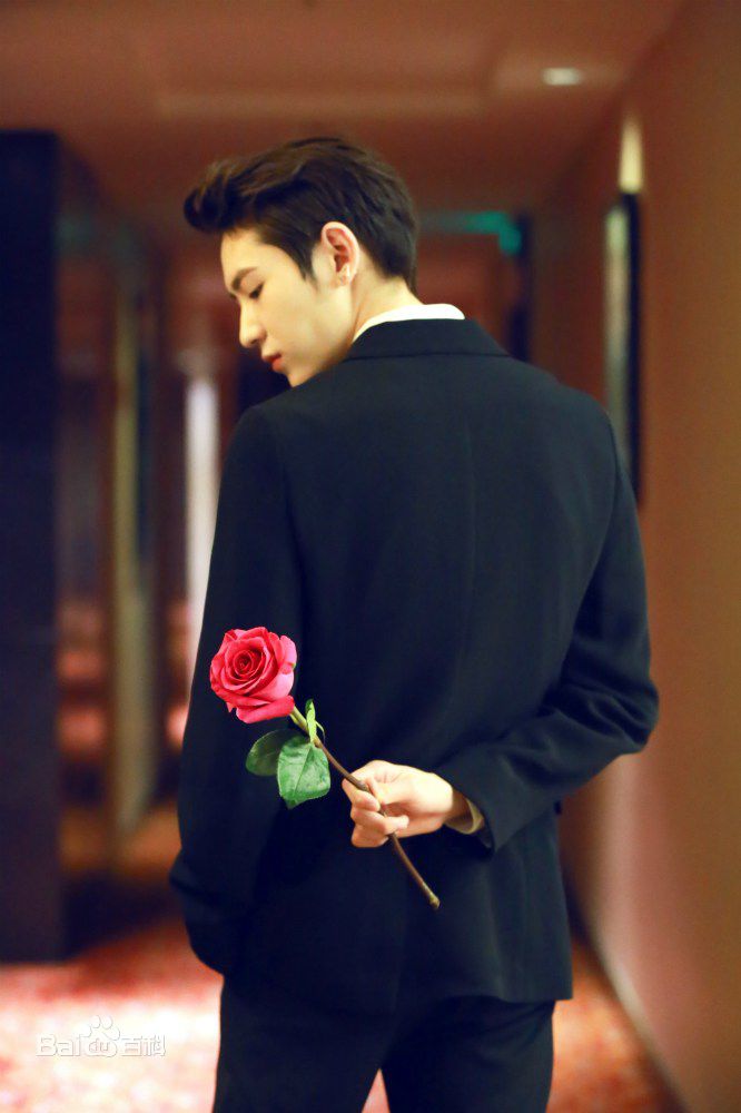 李东阳(Young)最新情人节壁纸