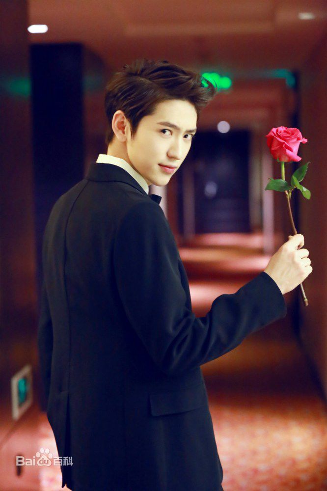 李东阳(Young)最新情人节壁纸