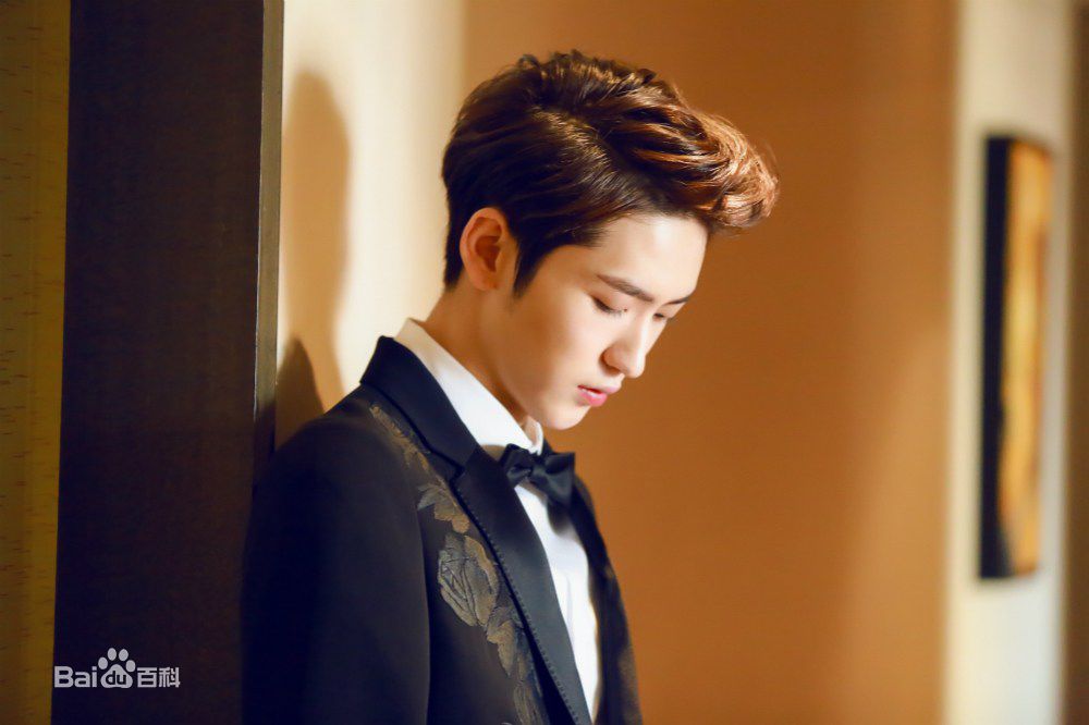 李东阳(Young)最新情人节壁纸