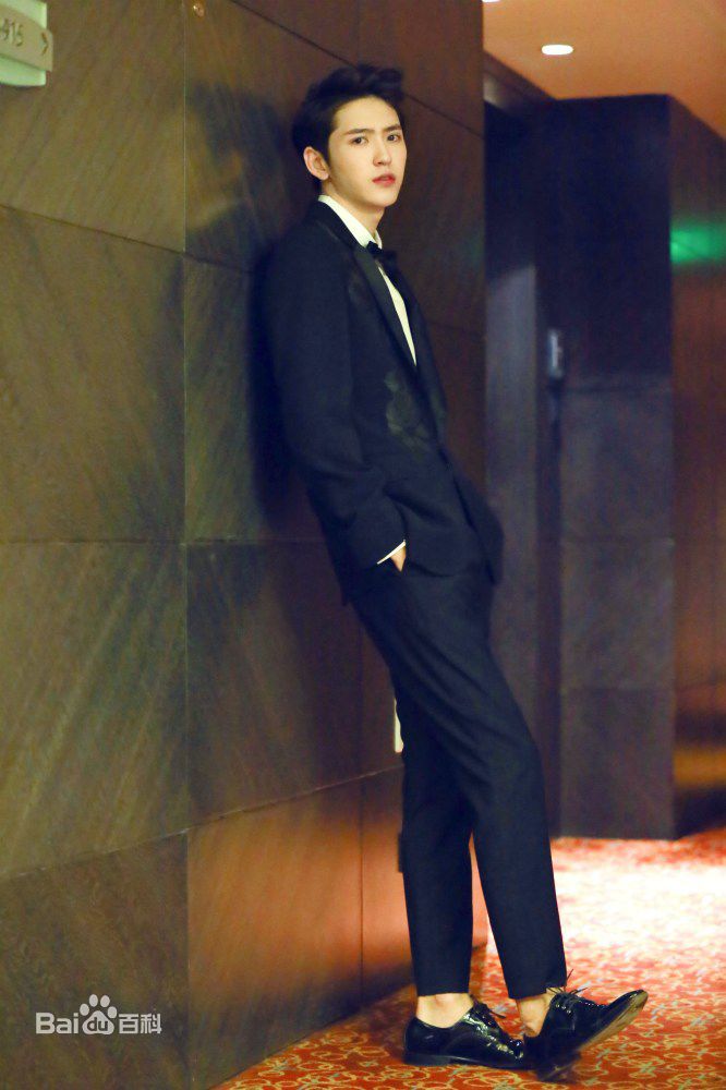 李东阳(Young)最新情人节壁纸